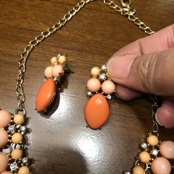 SET SALE NECKLACE AND EARINGS - Picture 2 of 2